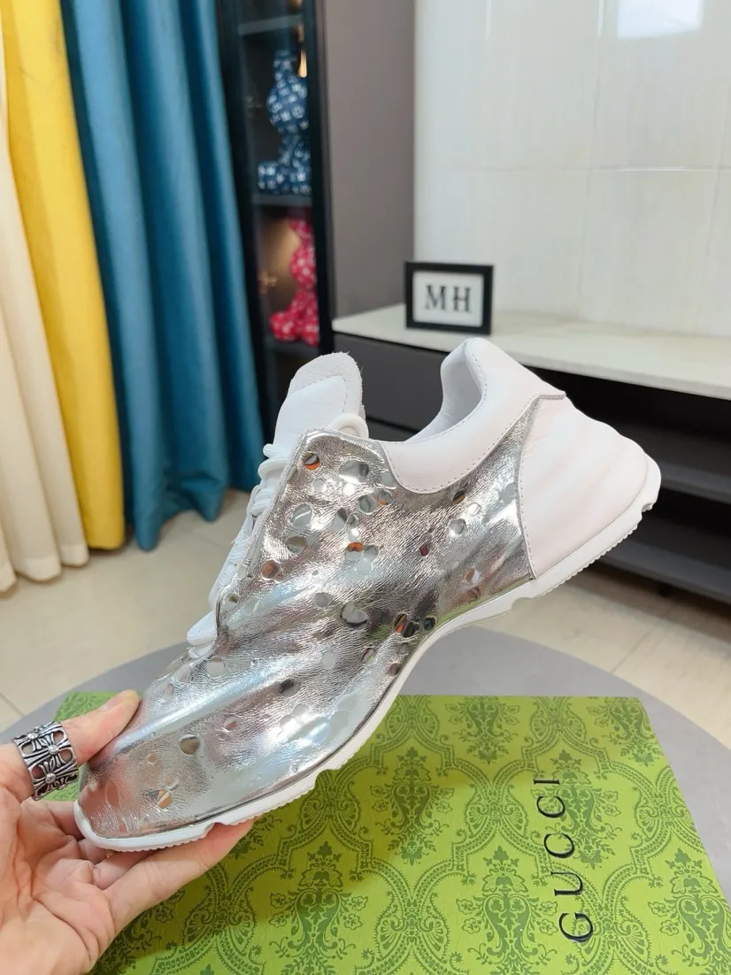 Men's shoes 💰560🌹🌹【GUCCI】pop-up casual sneakers with daddy outsole, breathable and comfortable, easy to walk, versatile style for trendy men, upper with cowhide edge and rhinestone design on the outsole➕genuine leather lining➕Gucci's popular original outsole, sports and running style, super comfortable. Code number 38-44